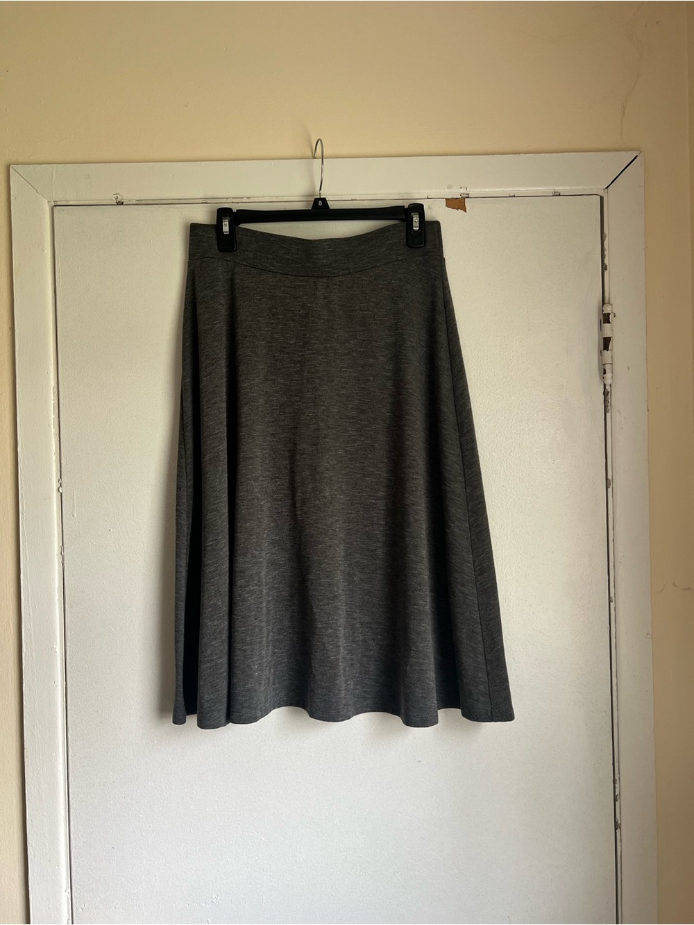 I.N. Studio Gray Solid Knit A-Line Knee Length Lined Stretch Skirt Size P/M